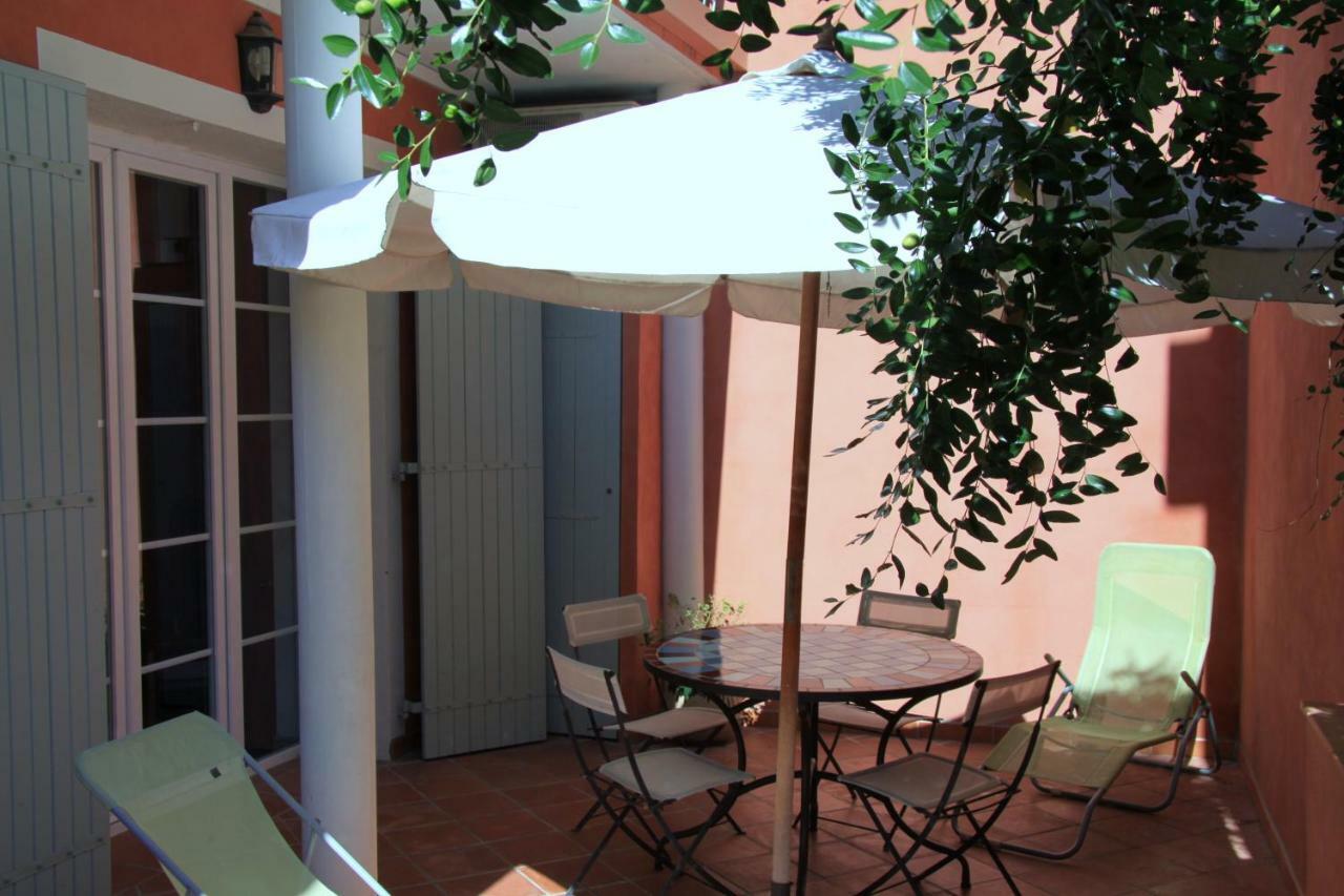 Appartement Avec Patio Et Garage Centre Ville Et Plage Санари-сюр-Мер Экстерьер фото