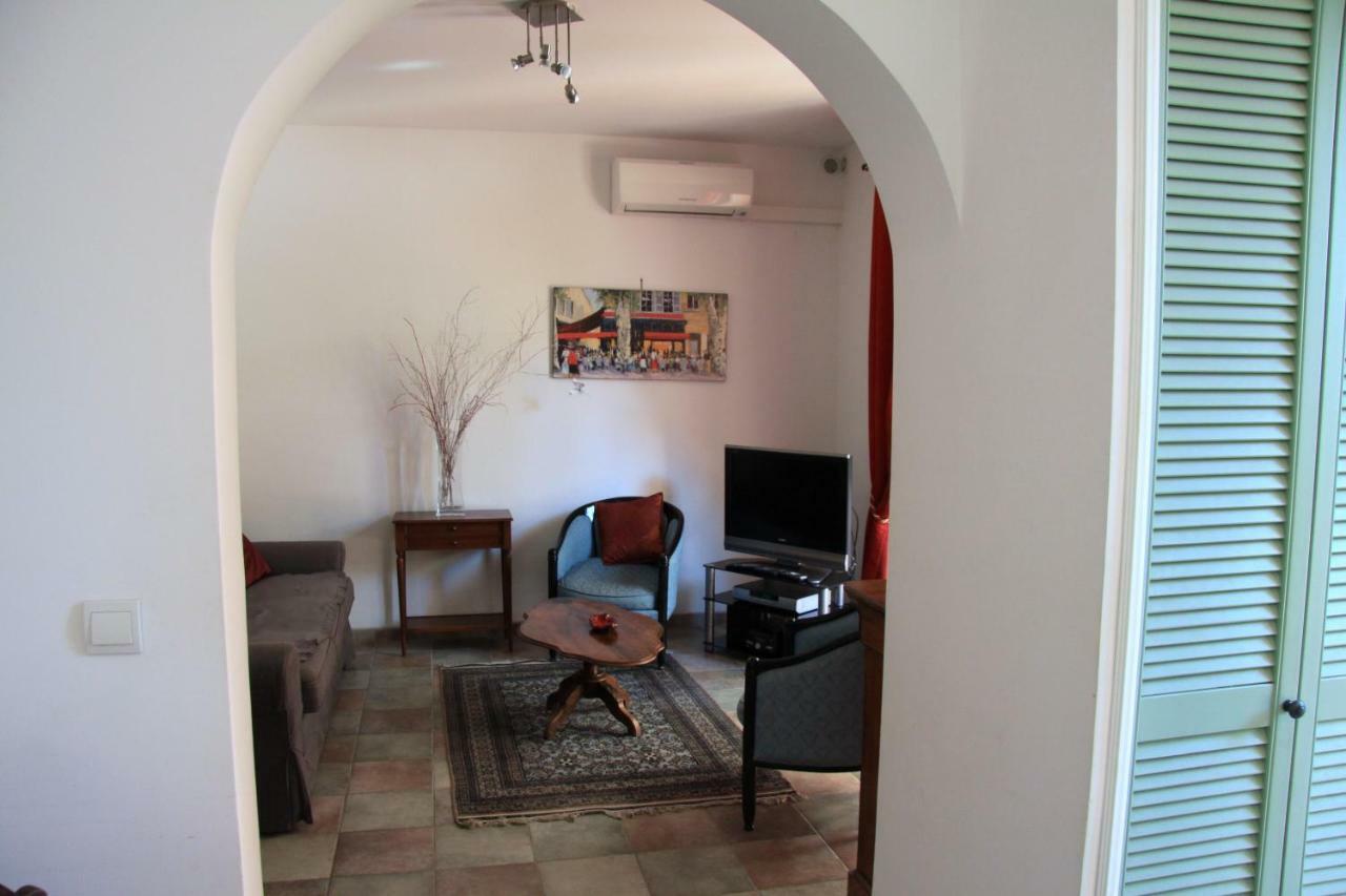 Appartement Avec Patio Et Garage Centre Ville Et Plage Санари-сюр-Мер Экстерьер фото